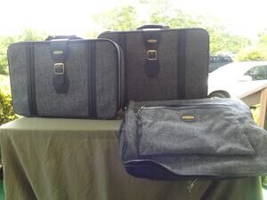 Fifth Avenue Luggage Set 3 piece, nesting luggage. Original Vintage.
